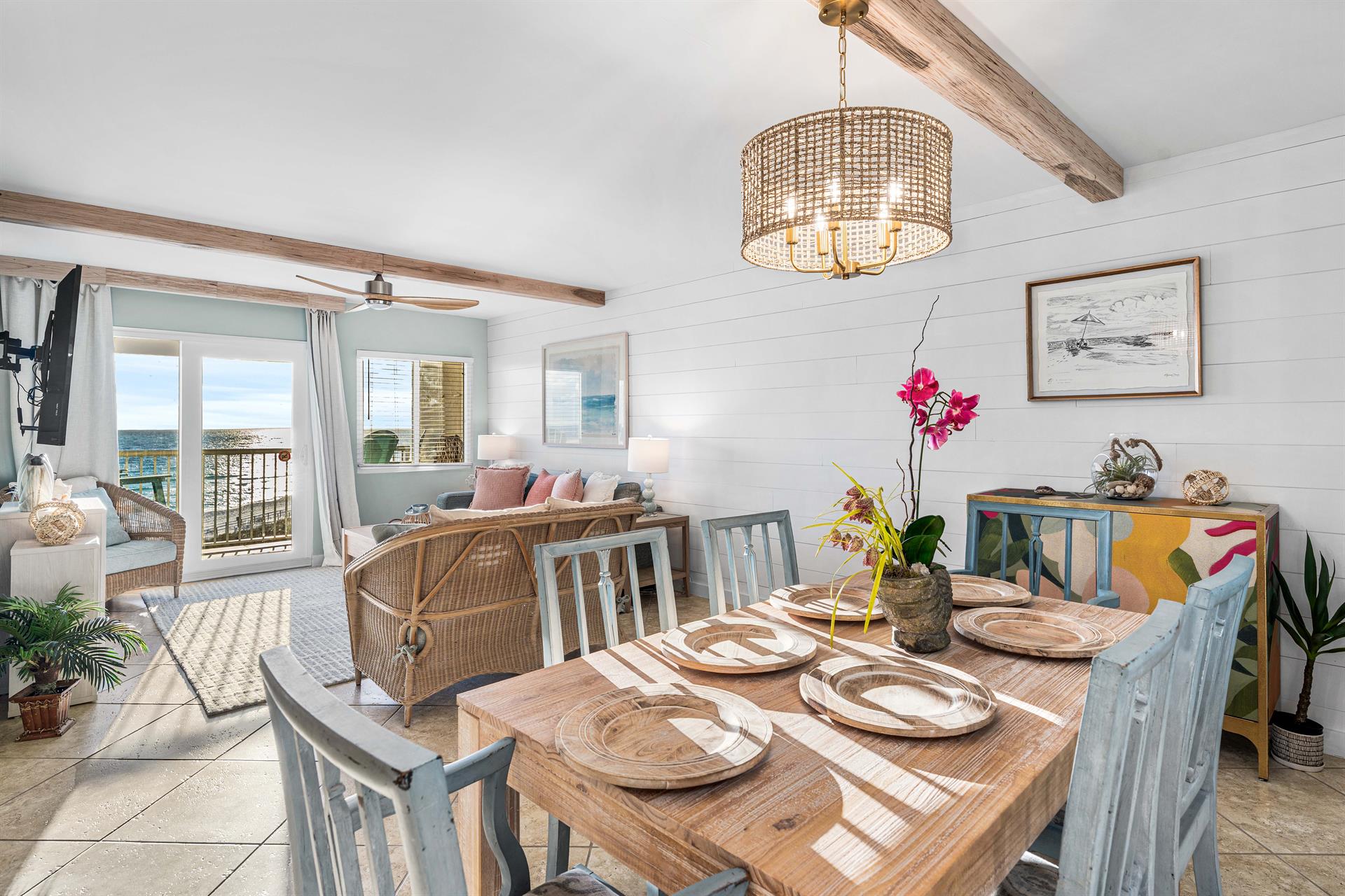 Dining Area with Seating for 6