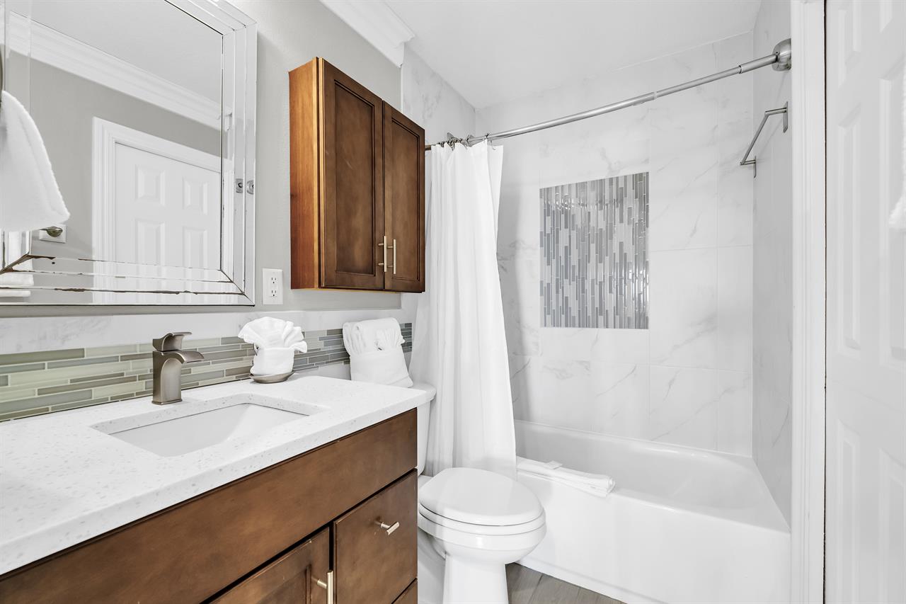 HSRC Guest Bathroom with TubShower Combo