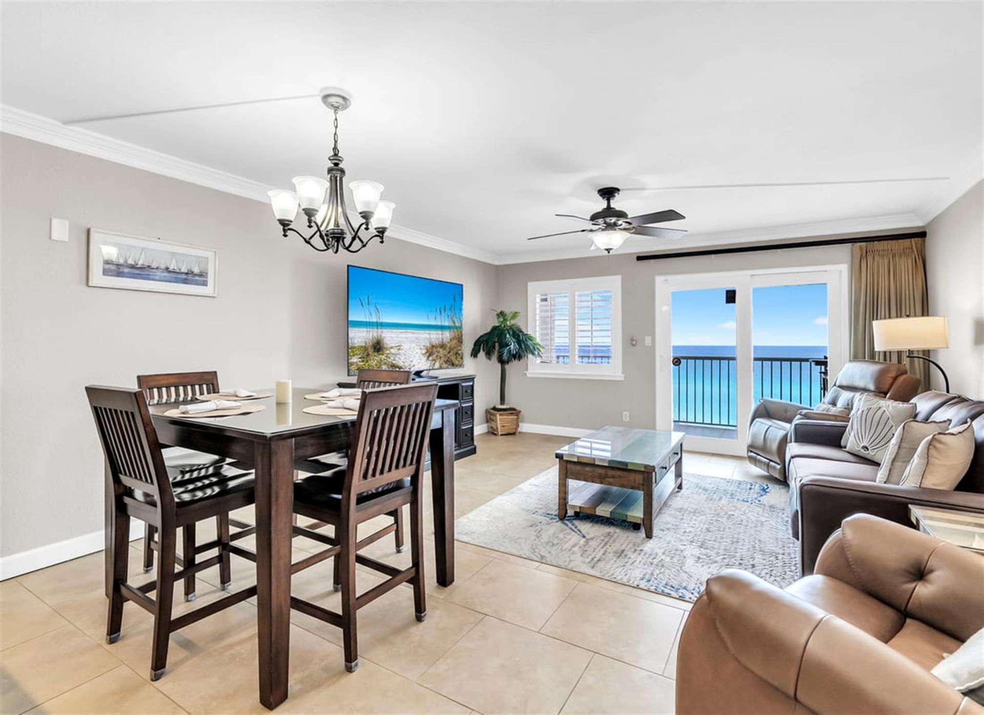 Dining Area with Seating for 4