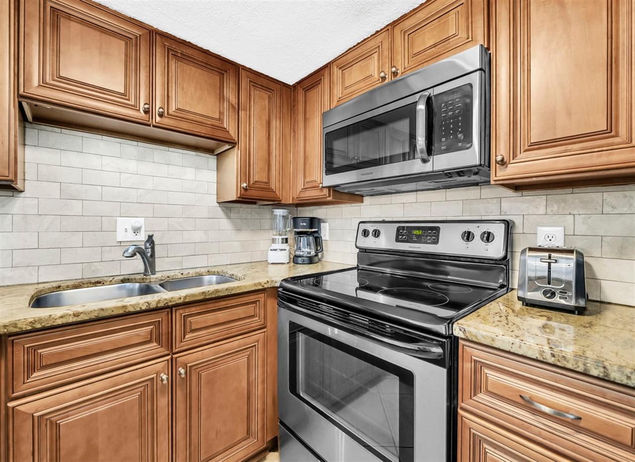 Fully Stocked, Nicely Updated Kitchen