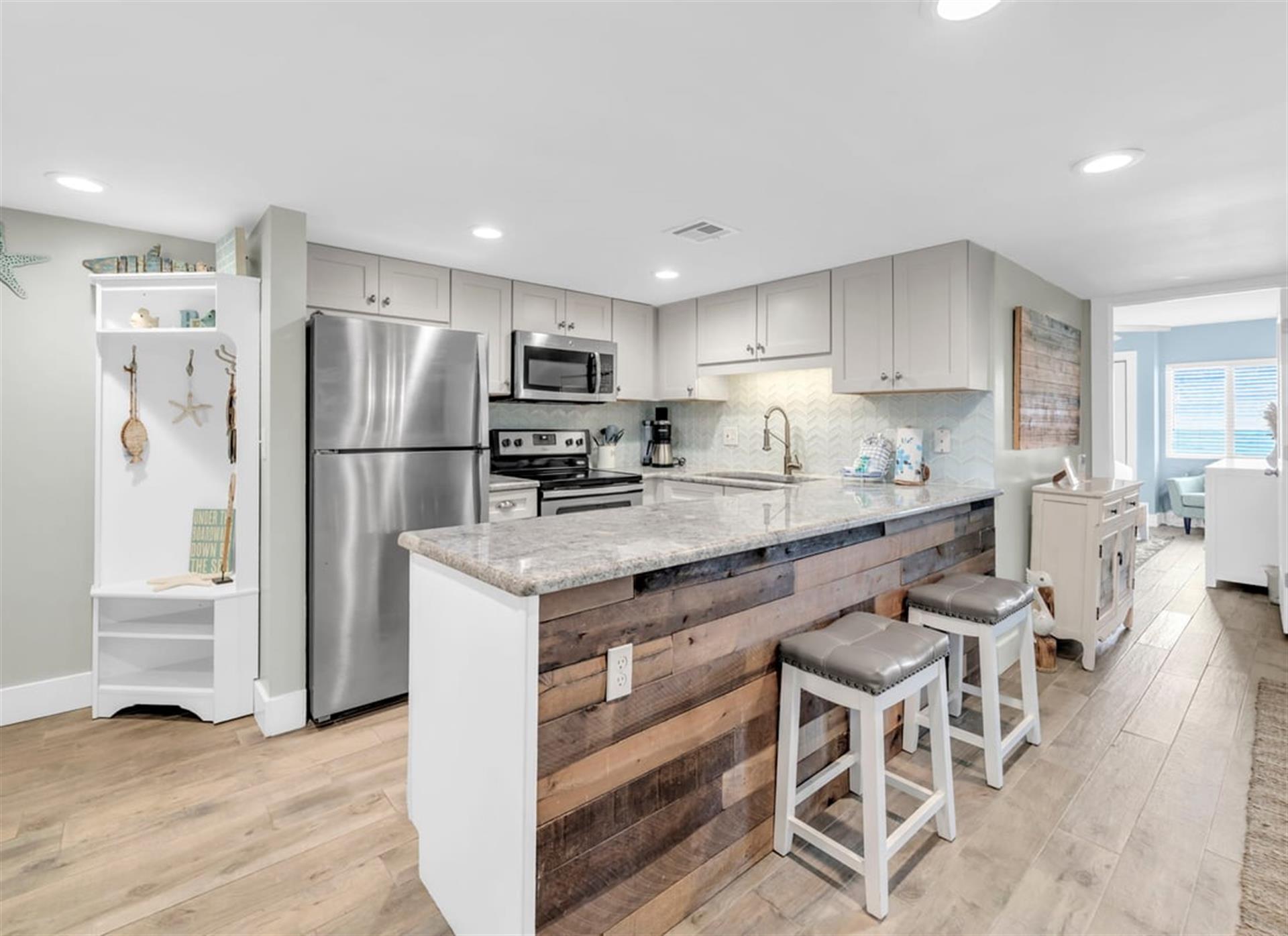 HSRC KitchenBreakfast Bar With Seating For Two