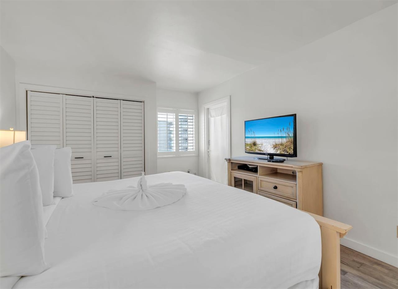 HSRC 517 Master Bedroom with Balcony Access