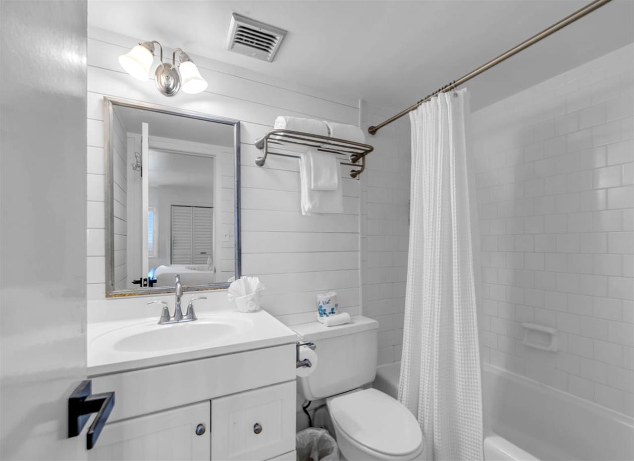 HSRC 517 Master Bathroom with ShowerTub Combo