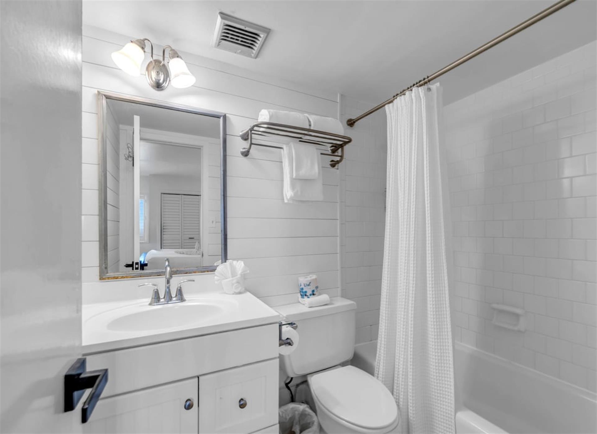 HSRC 517 Master Bathroom with ShowerTub Combo