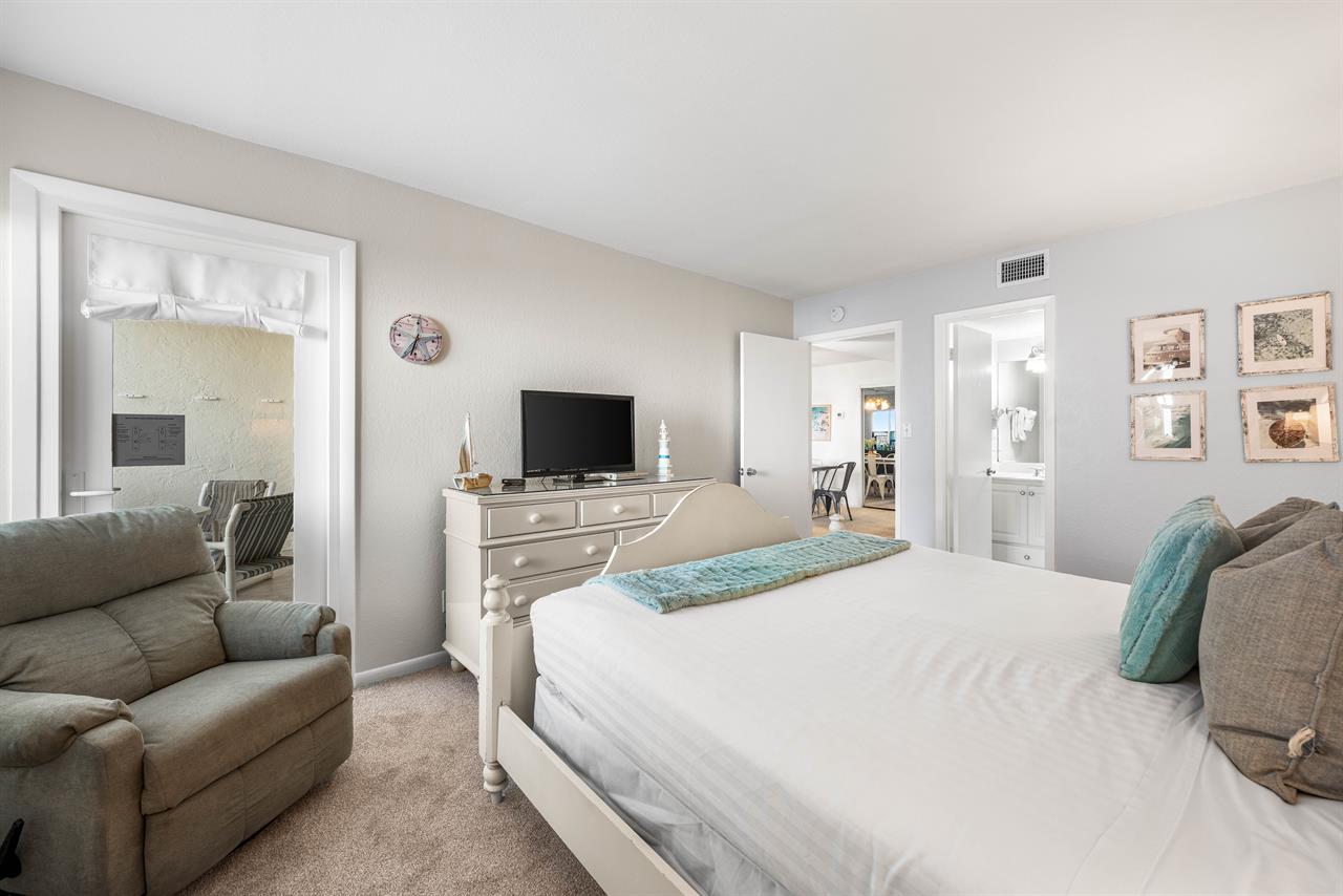 HSRC Master Bedroom With King Bed  31 TV