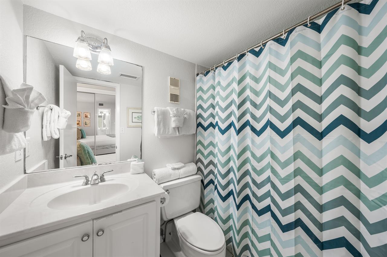 HSRC Master Bathroom With TubShower Combo