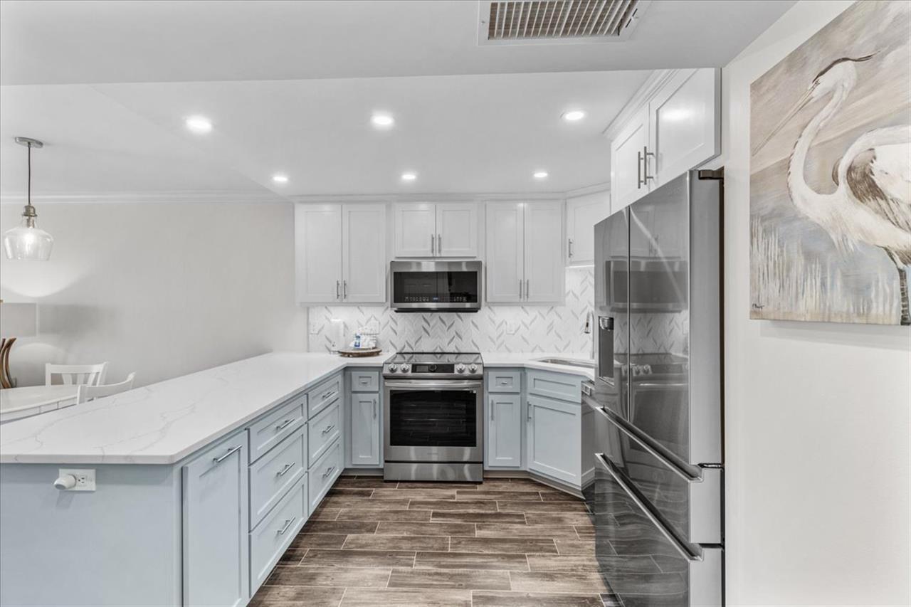 HSRC 413 Kitchen With Stainless Steel Appliances