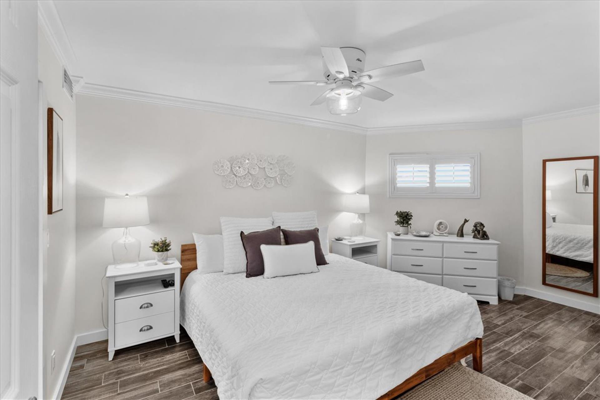 HSRC 413 Bedroom With King Bed