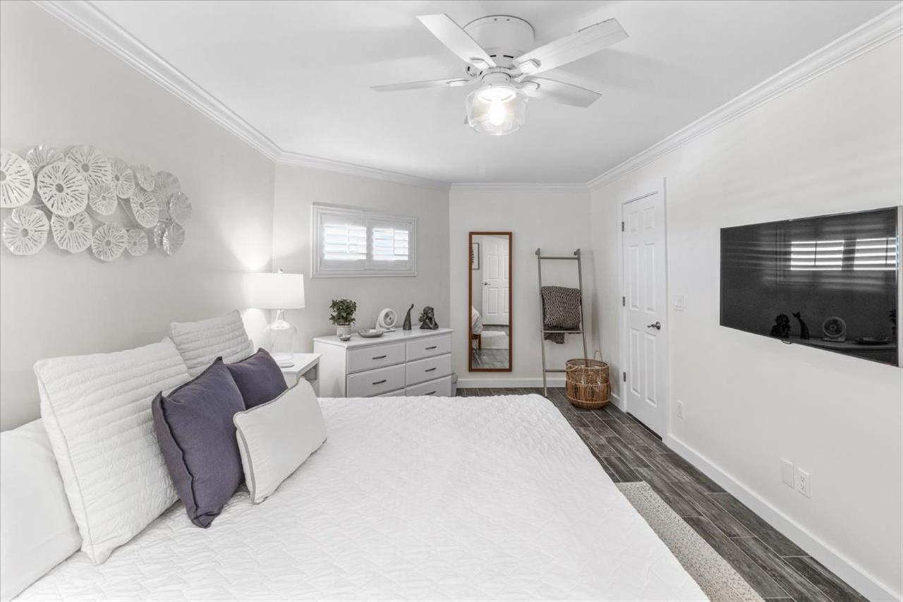HSRC 413 Bedroom With King Bed