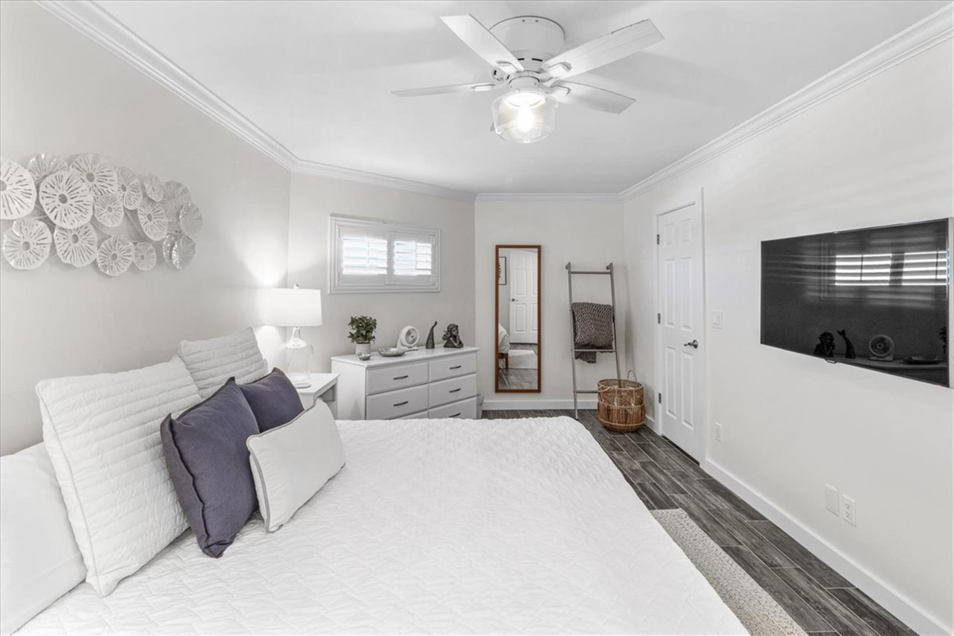 HSRC 413 Bedroom With King Bed