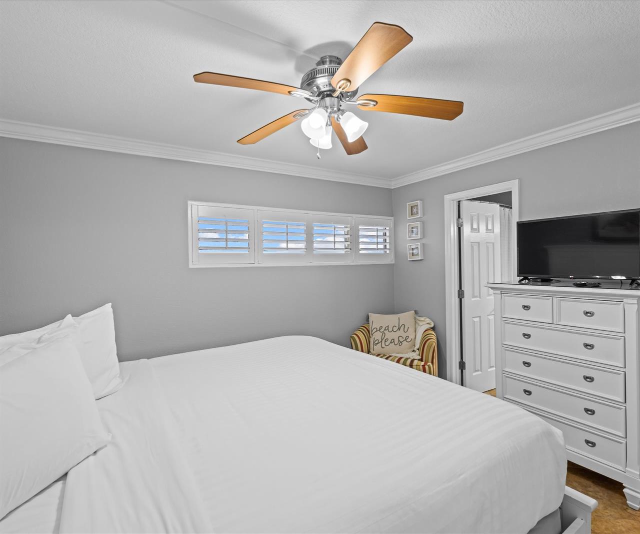 HSRC 304 Second Bedroom With King Bedroom