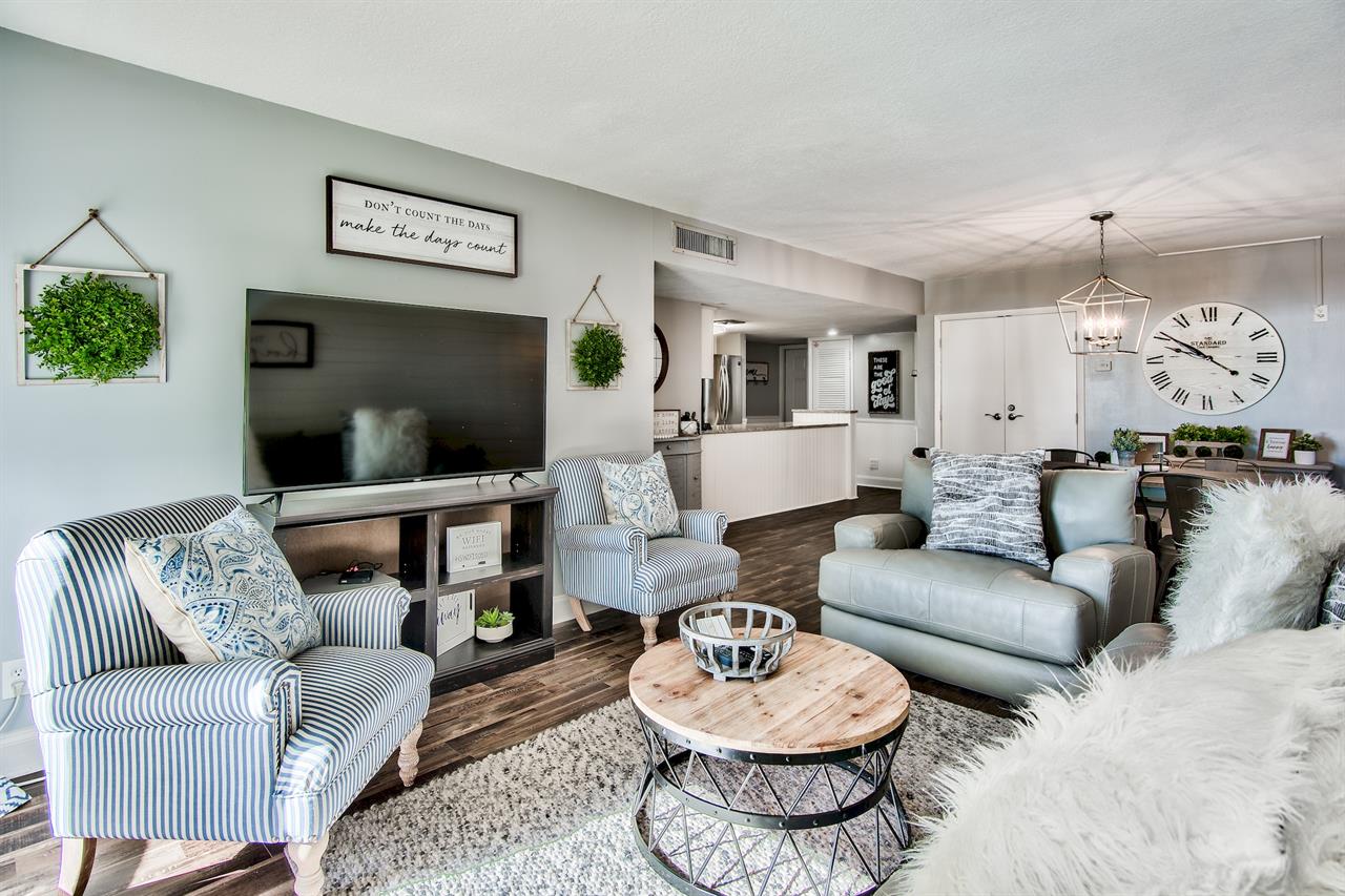 HSRC 211 Living Area with 58 TV
