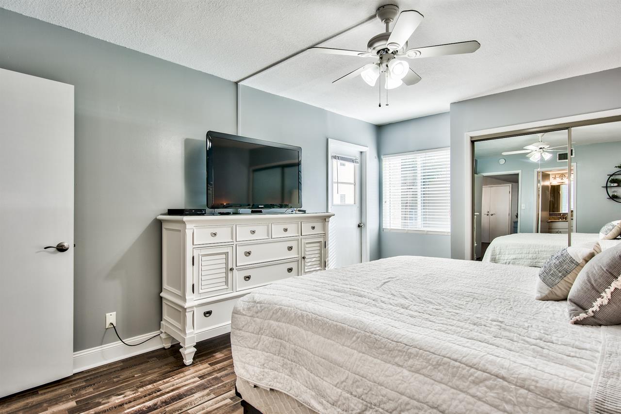 HSRC 211 Master Bedroom With King Bed  46 TV
