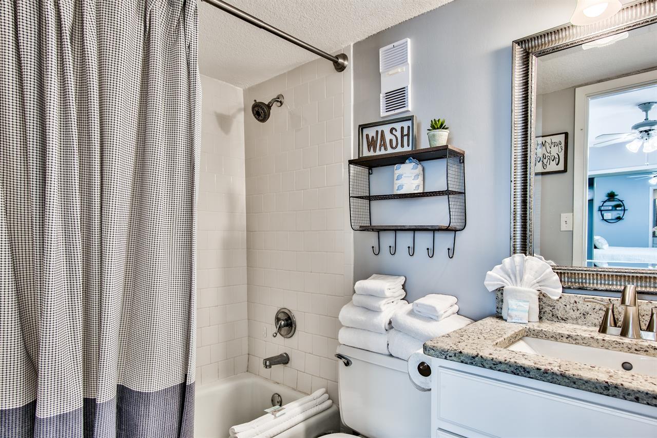 HSRC 211 Master Bathroom with TubShower Combo