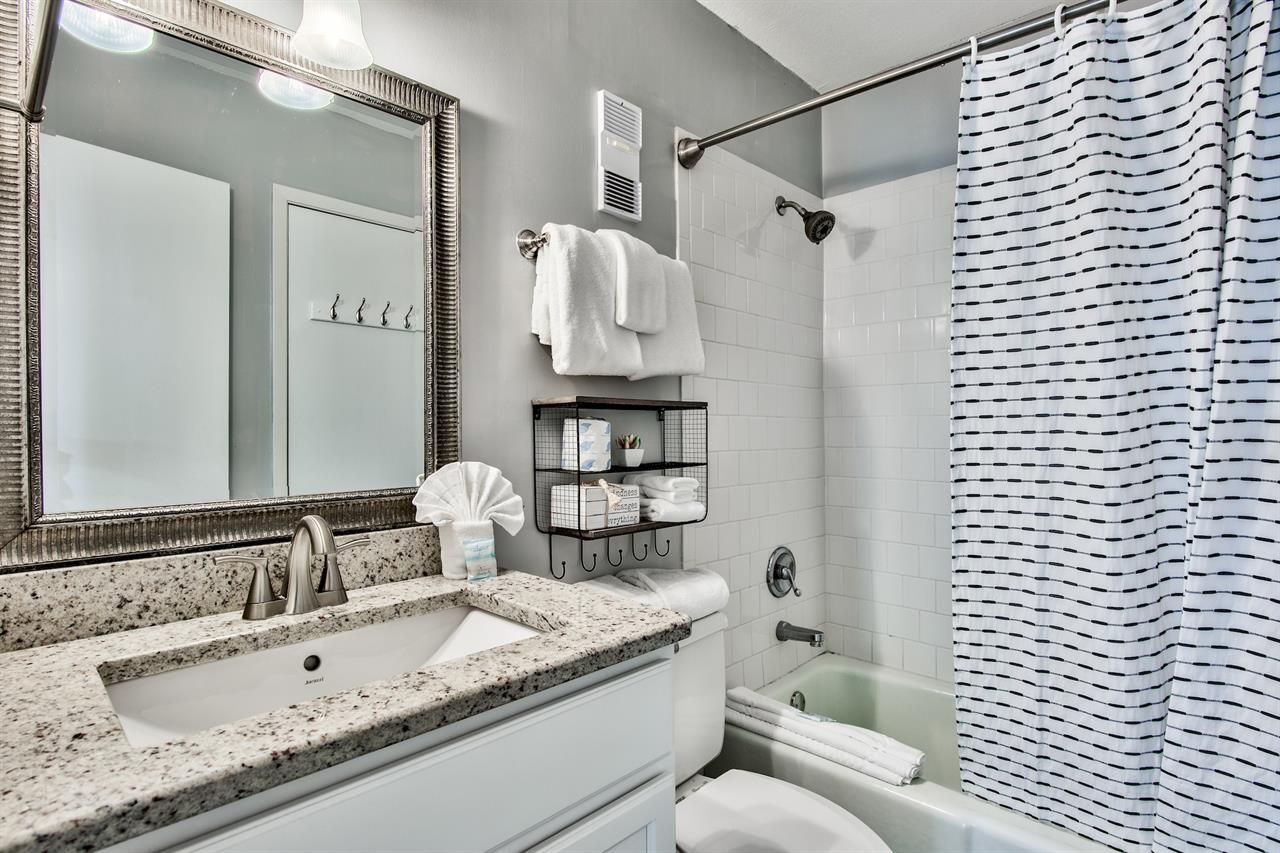 HSRC 211 Guest Bathroom with TubShower Combo