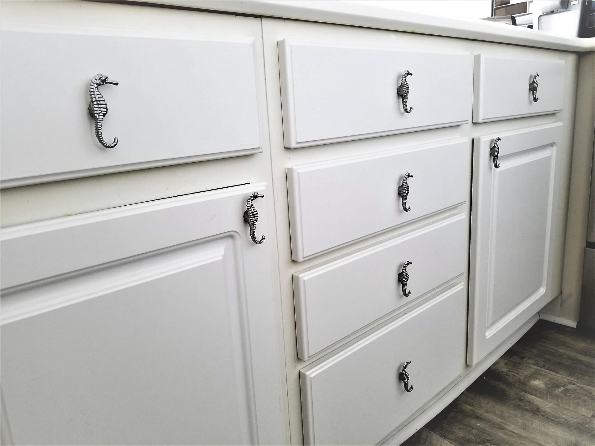 HSRC 619 Kitchen Cabinets With Seahorse Handles
