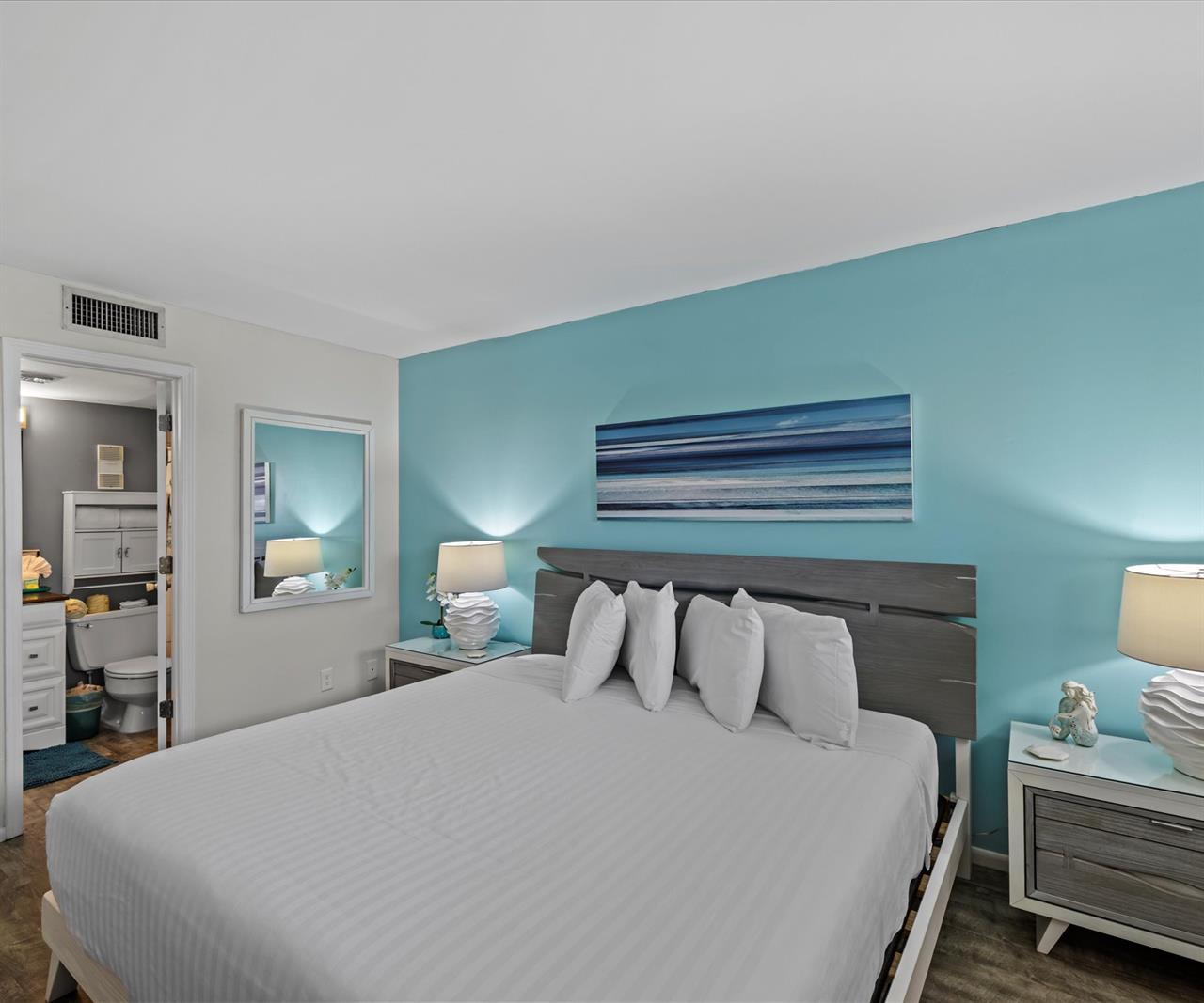 HSRC 619 Bedroom With King Bed