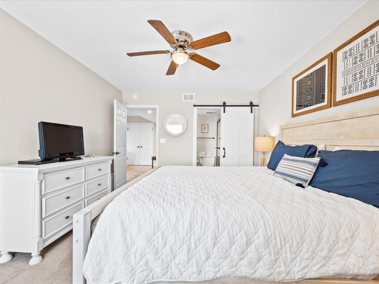 HSRC 207 Master Bedroom With King Bed And En Suite