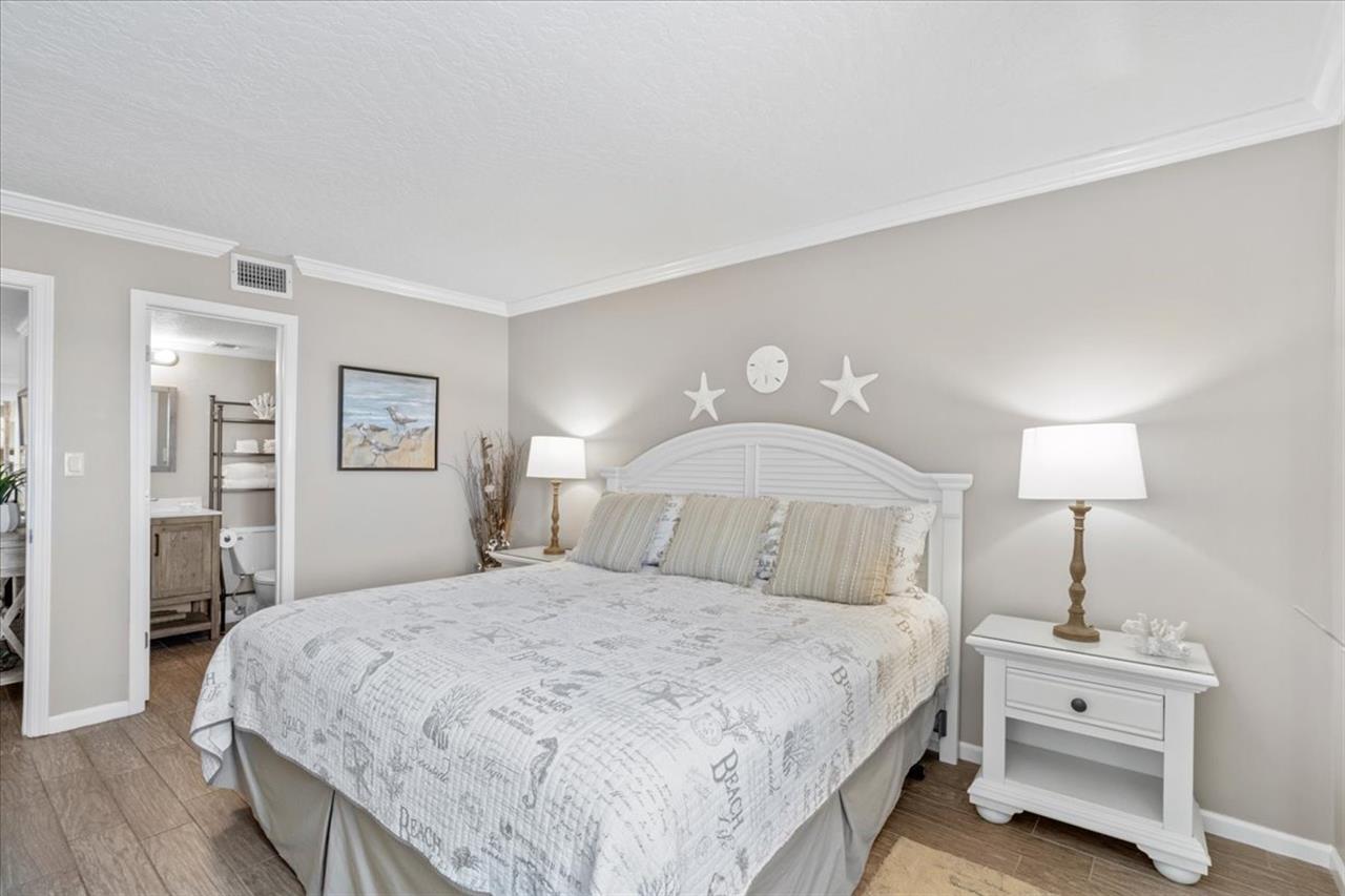 HSRC 204 Master Bedroom wWth King Bed and En Suite