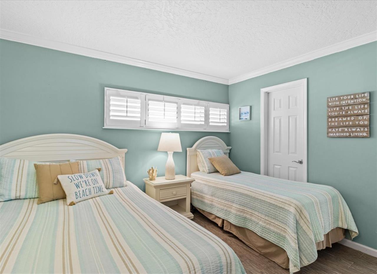 HSRC 204 Second Bedroom With Queen and Twin Beds