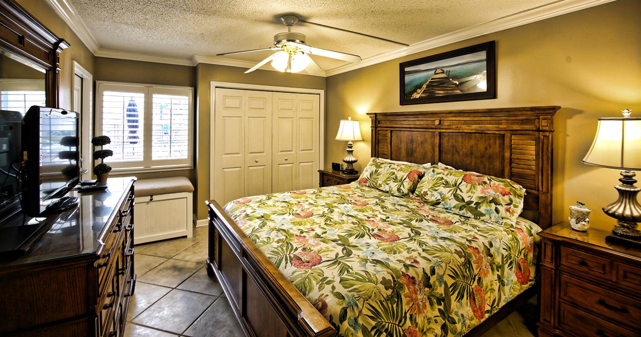 HSRC 113 Master Bedroom With King Bed