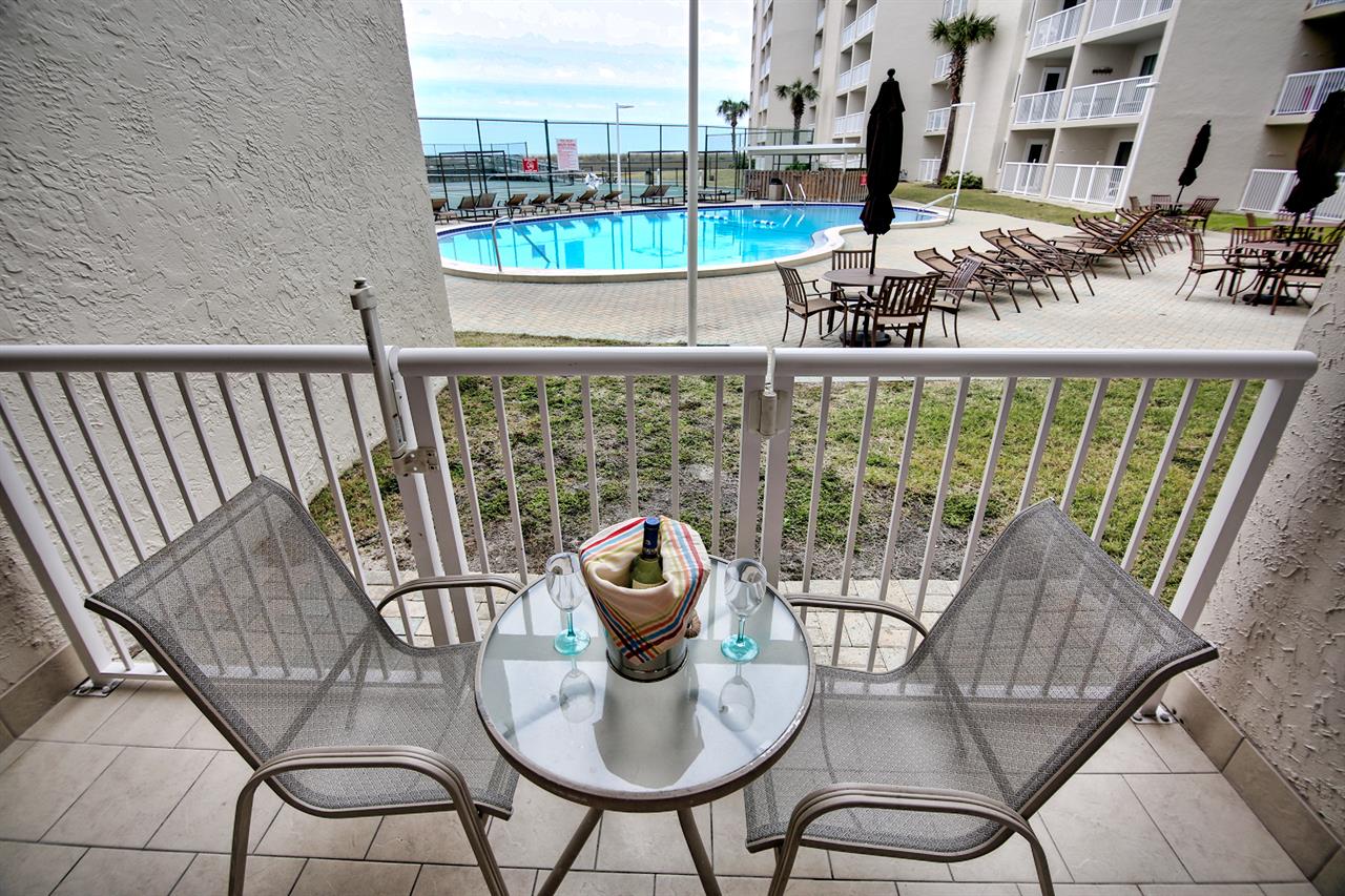 HSRC 113 Private Balcony With Pool View