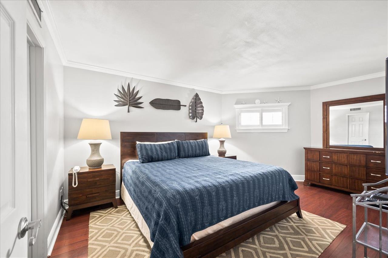 HSRC 513 Bedroom With King Bed
