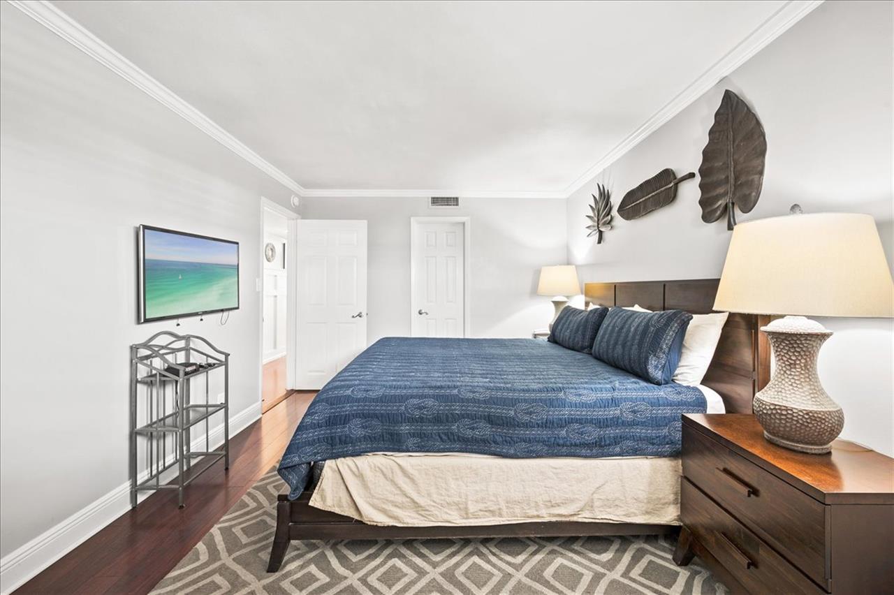 HSRC 513 Bedroom With King Bed