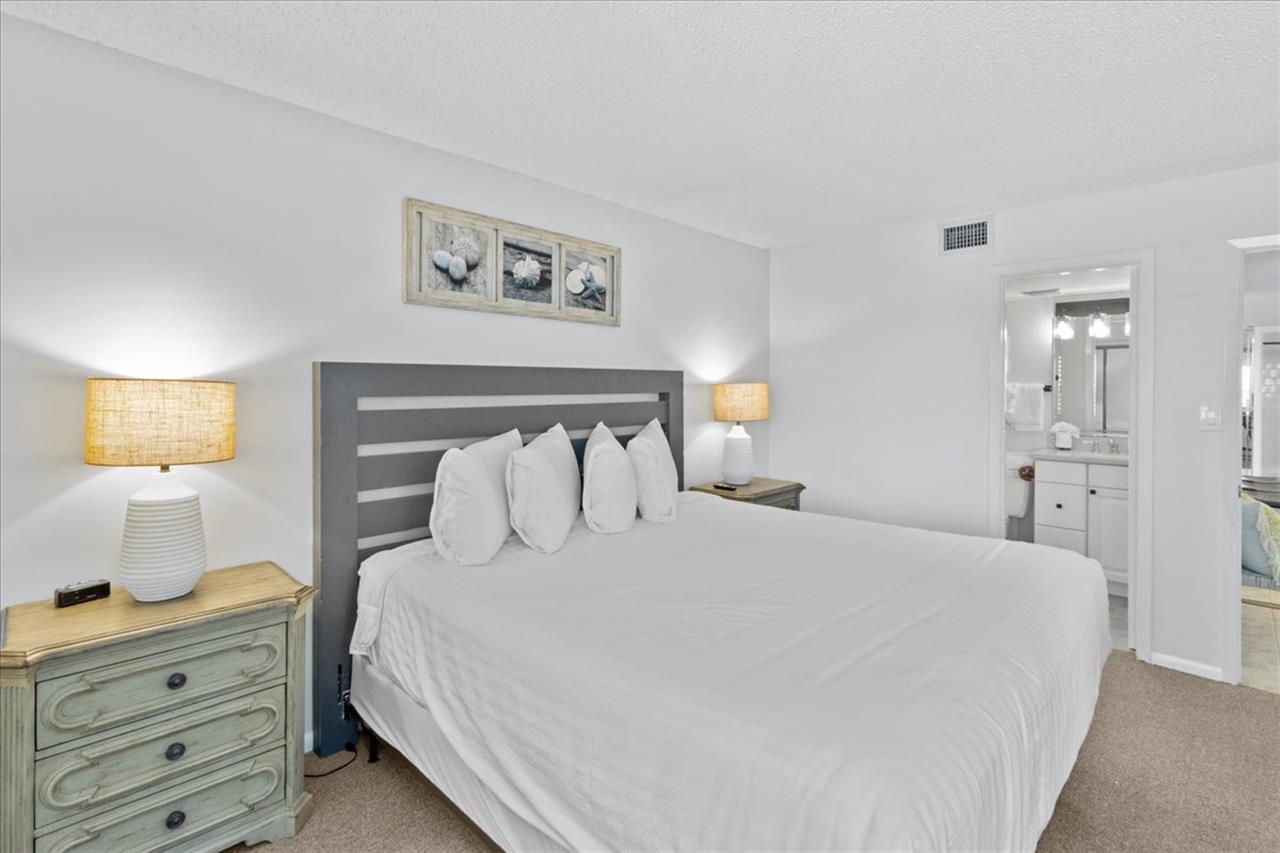 HSRC 213 Master Bedroom With King Bed  EnSuite Bathroom
