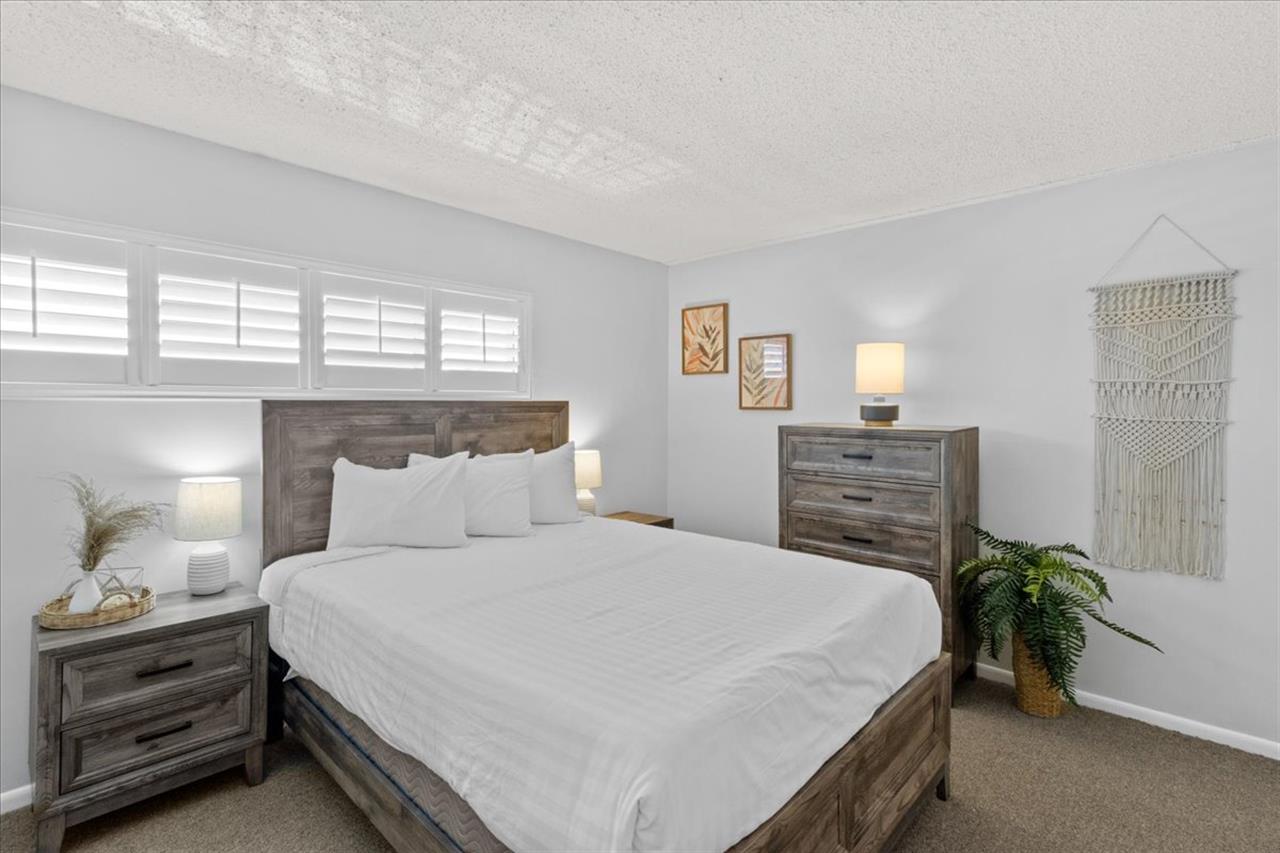 HSRC 213 Guest Bedroom With Queen Bed