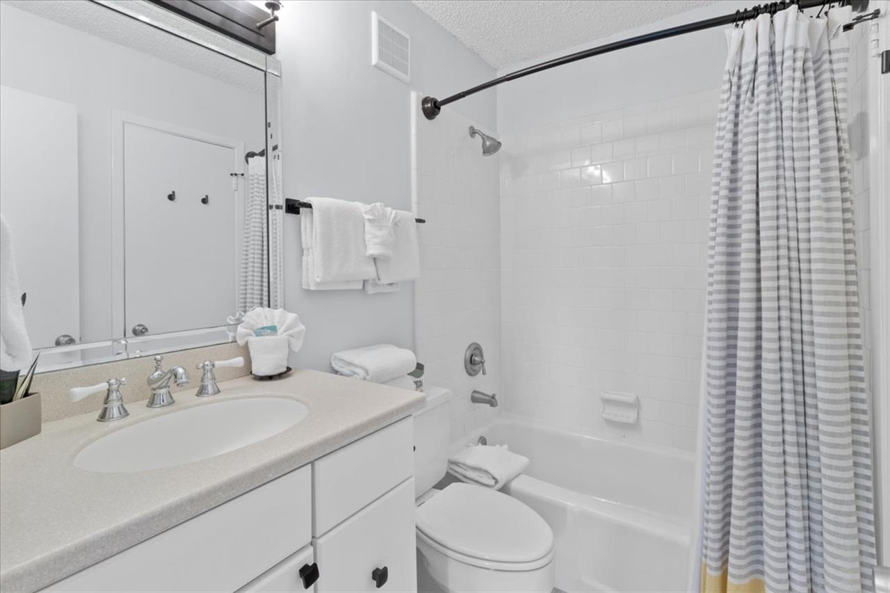 HSRC 213 Guest Bathroom with TubShower Combo