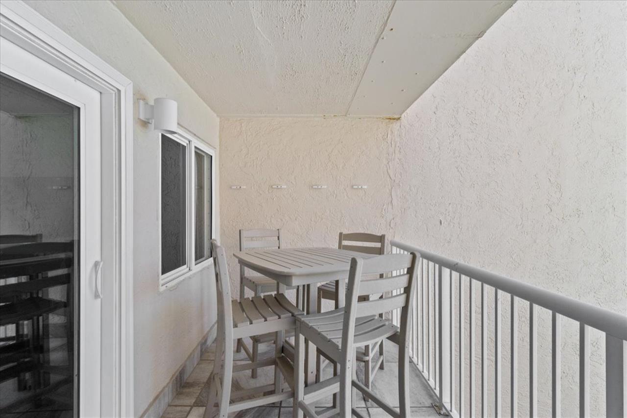 HSRC 213 Private Balcony Seating