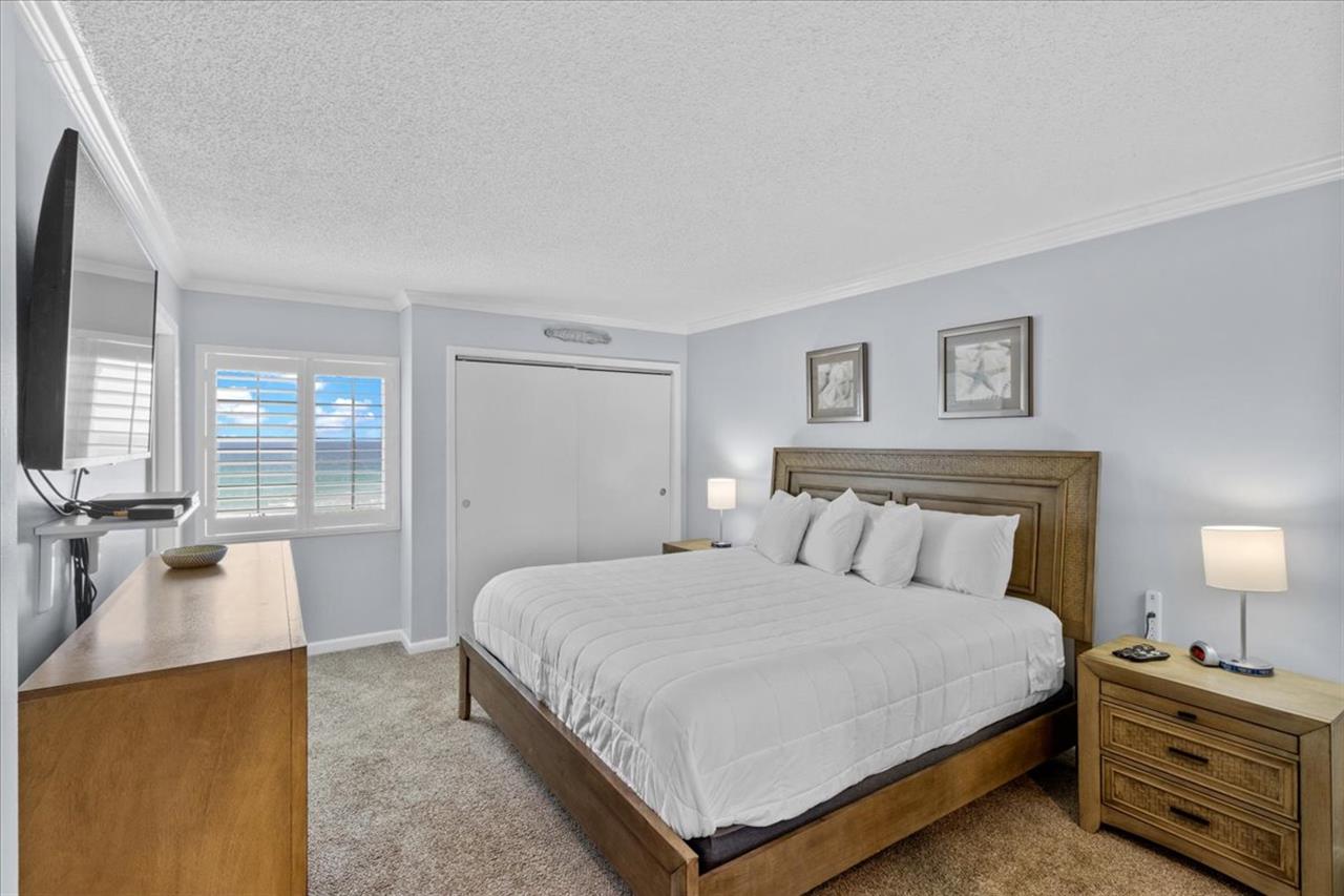 HSRC 508 Master Bedroom With King Bed
