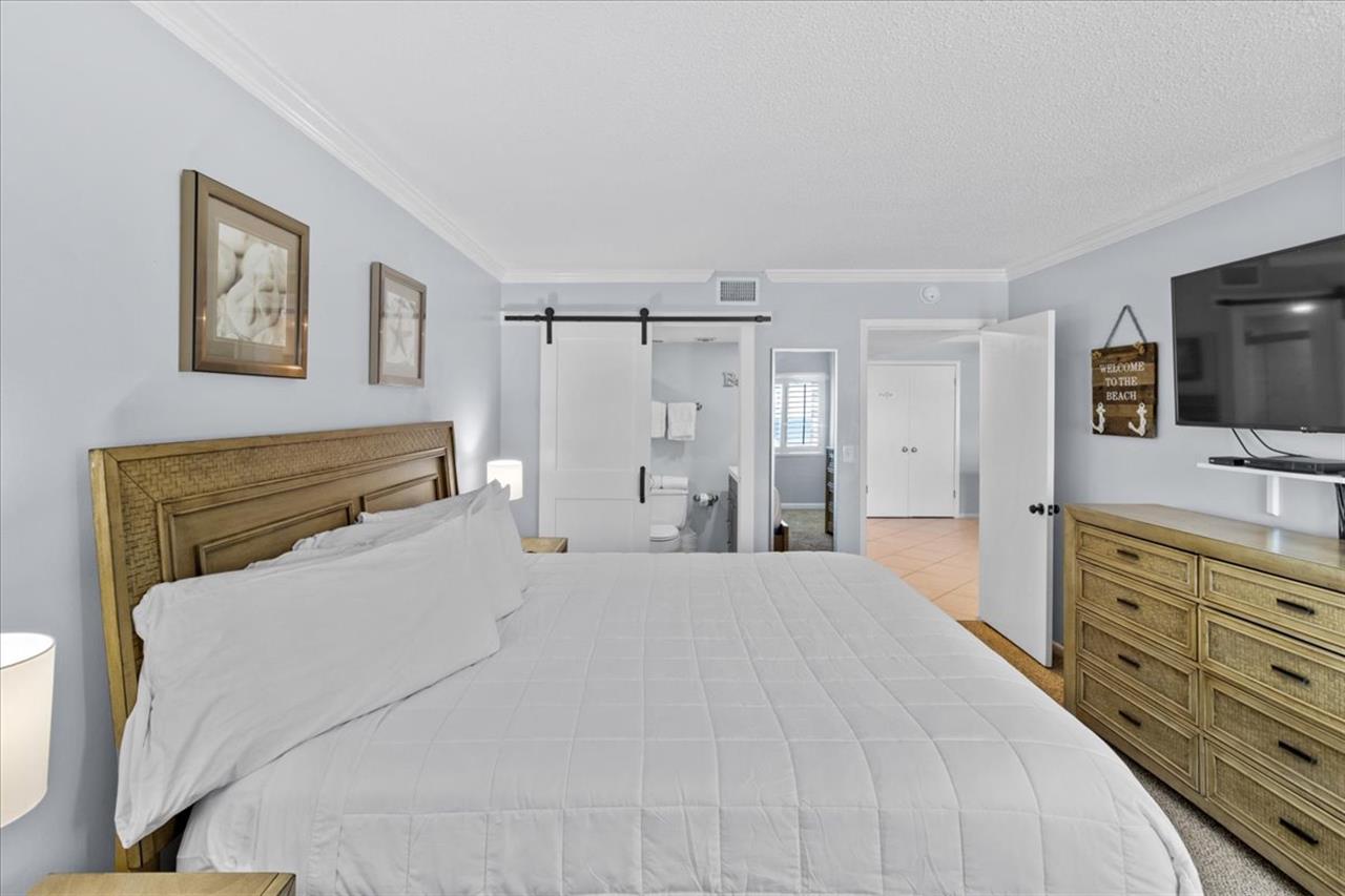 HSRC 508 Master Bedroom With King Bed