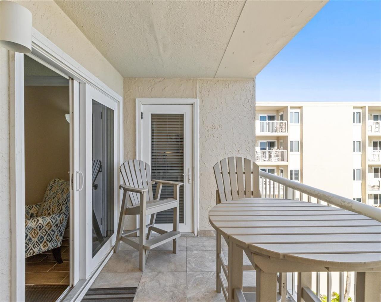 HSRC 610 Private Balcony