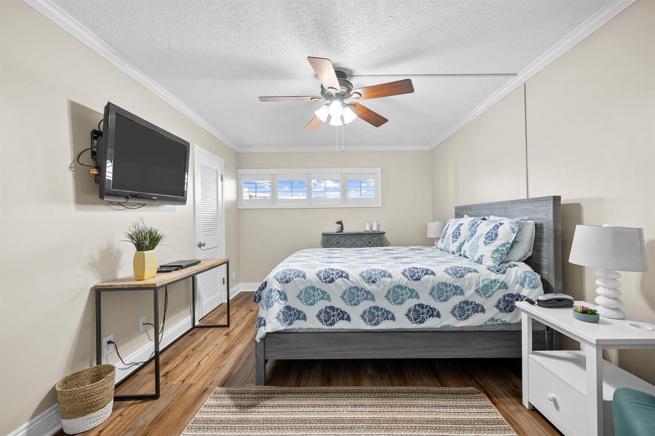 HSRC 306 Bedroom With Queen Bed