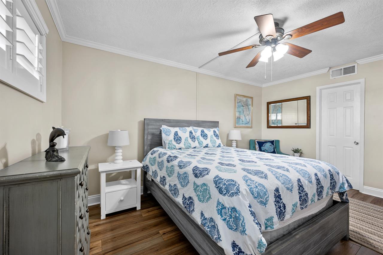 HSRC 306 Bedroom With Queen Bed
