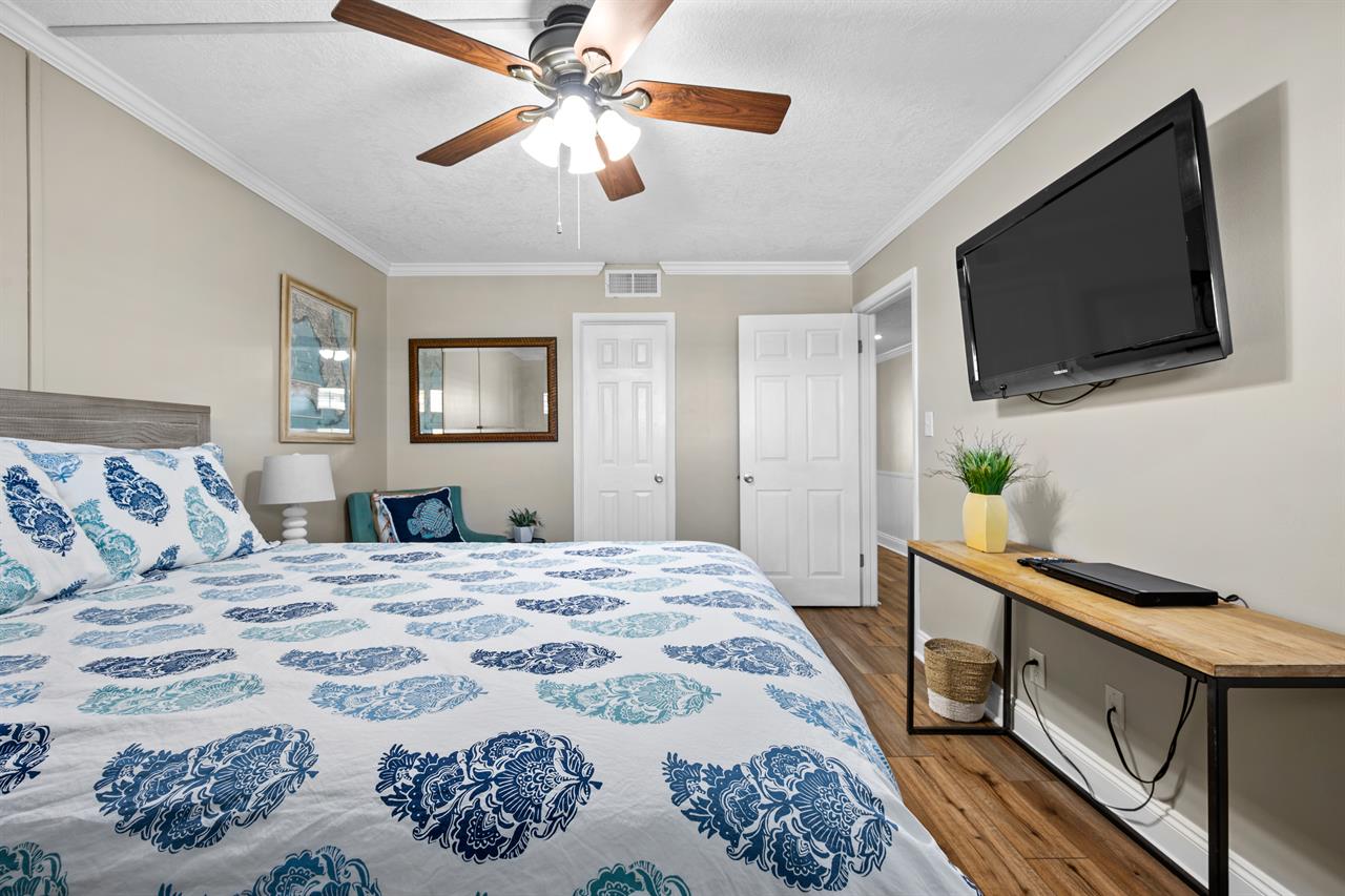 HSRC 306 Bedroom With Queen Bed