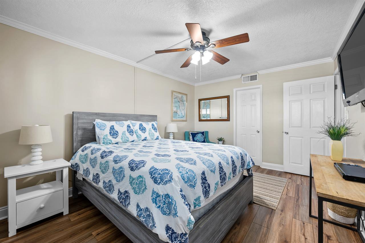 HSRC 306 Bedroom With Queen Bed