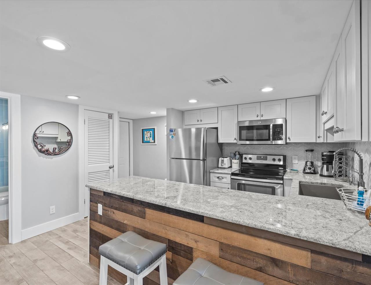HSRC 404 Breakfast Bar Kitchen