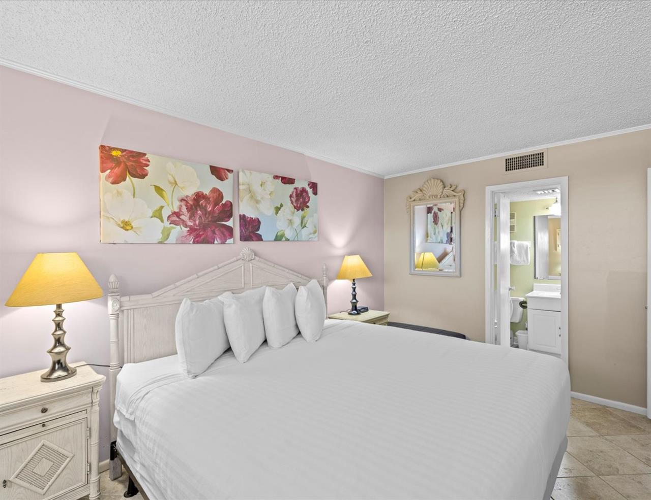 HSRC 609 Bedroom With King Bed