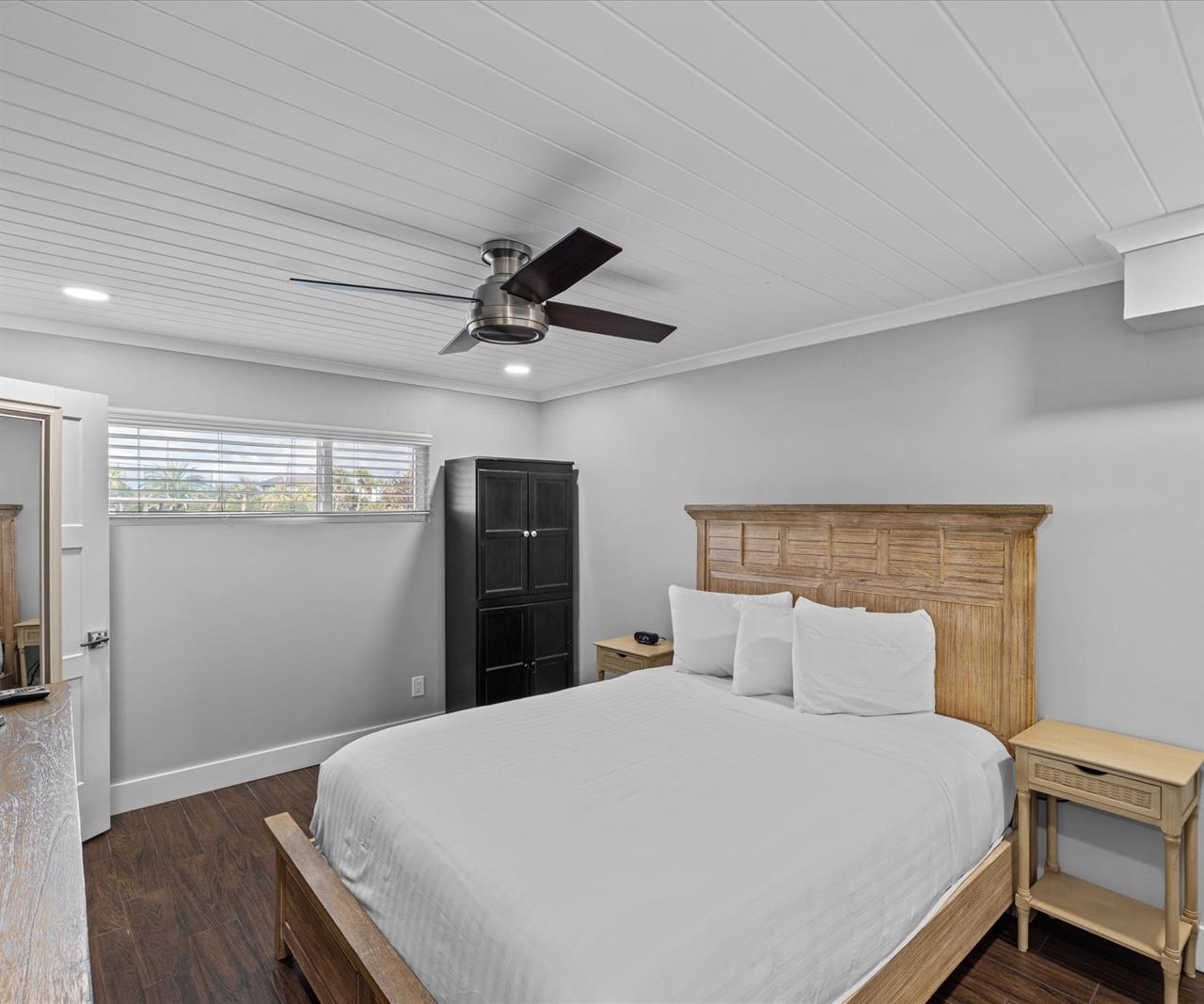 HSRC 109 Bedroom With Queen Bed