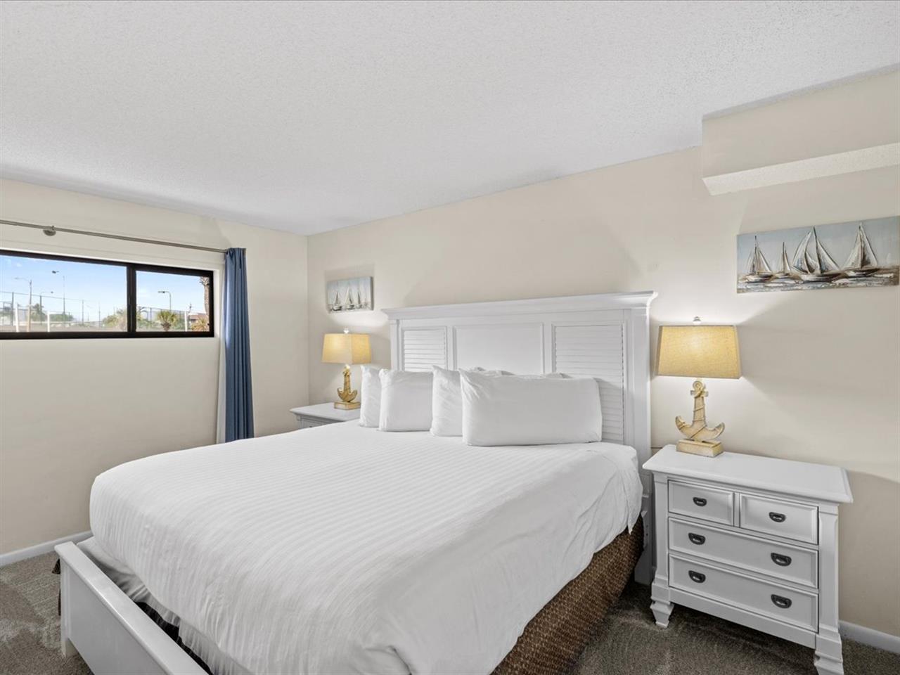 HSRC 106 Bedroom With King Bed
