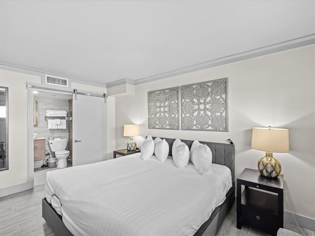 HSRC 120 Bedroom With King Bed