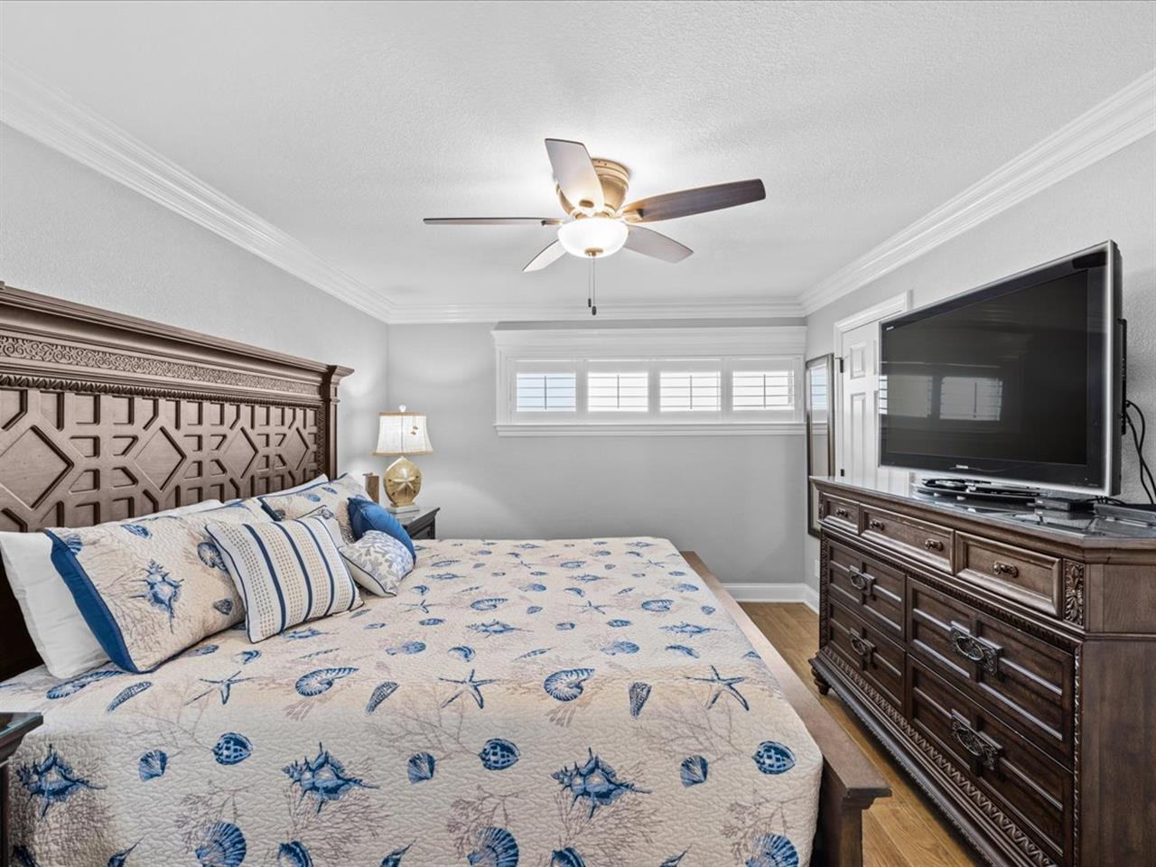HSRC 522 Bedroom With King Bed