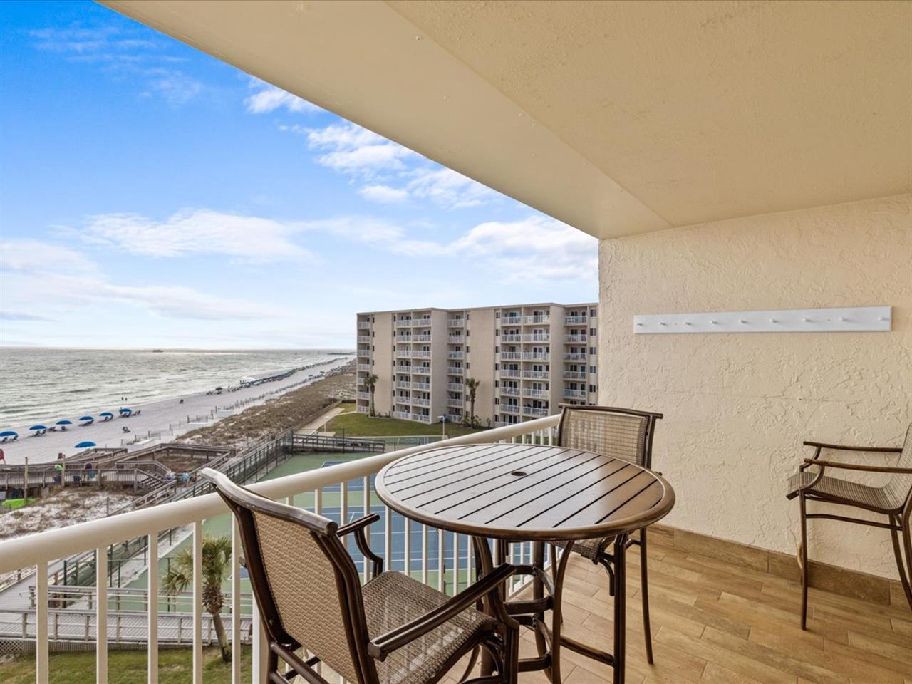 HSRC 522 Private Balcony