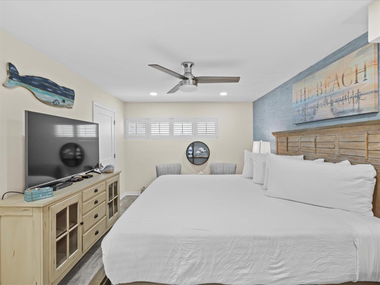 HSRC 103 Bedroom With King Bed