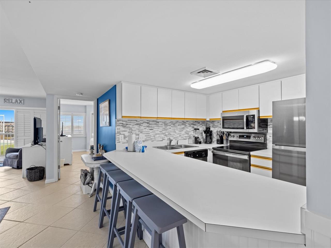 HSRC 102 Kitchen  Breakfast Bar
