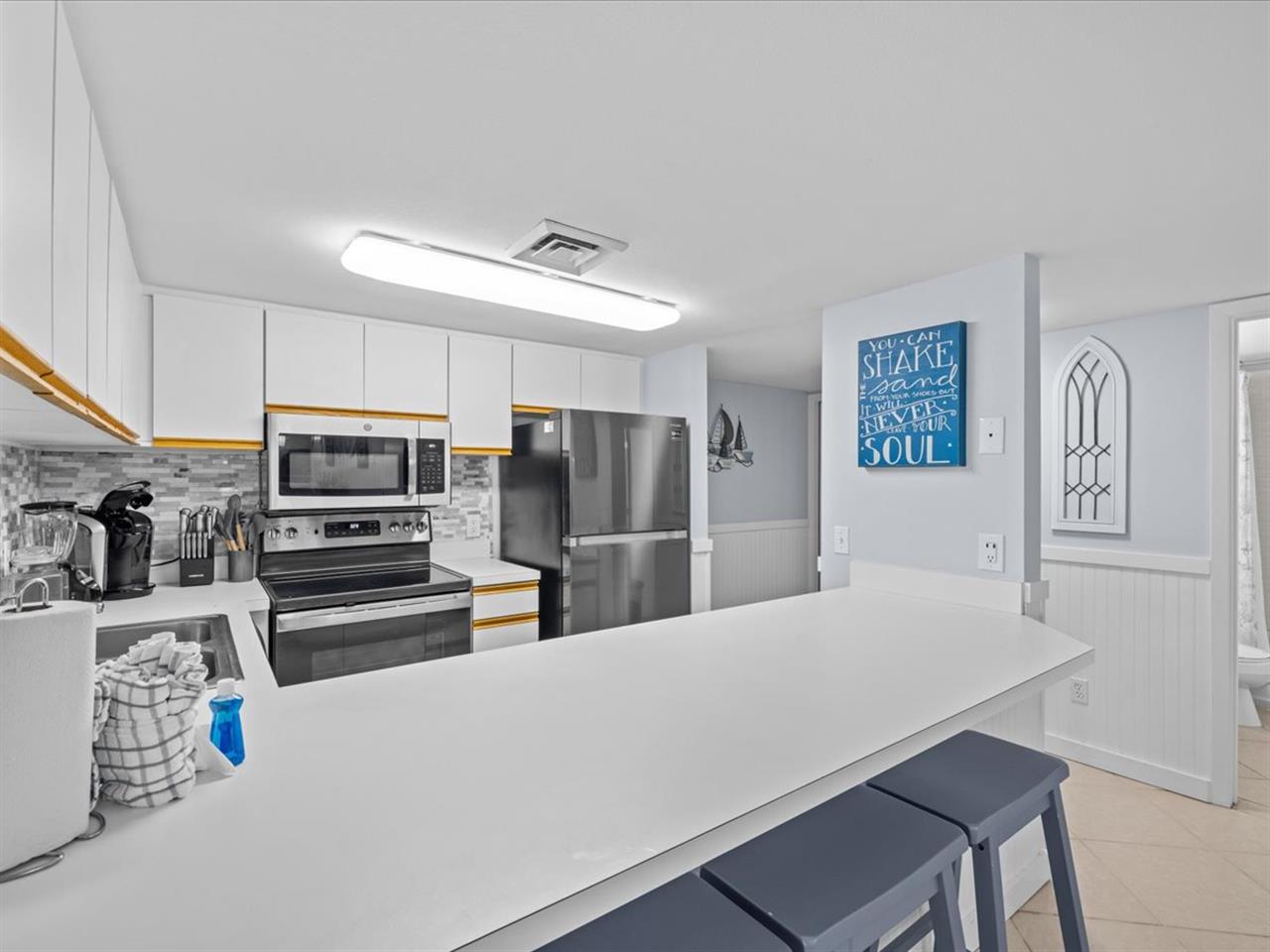 HSRC 102 Kitchen  Breakfast Bar