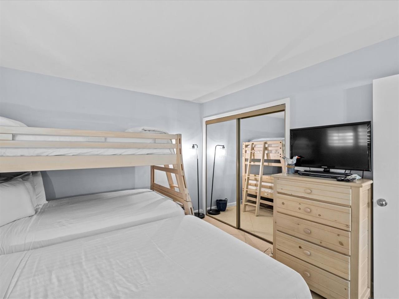 HSRC 102 Guest Bedroom With Twin Over Full Bunk Bed And Full Siz
